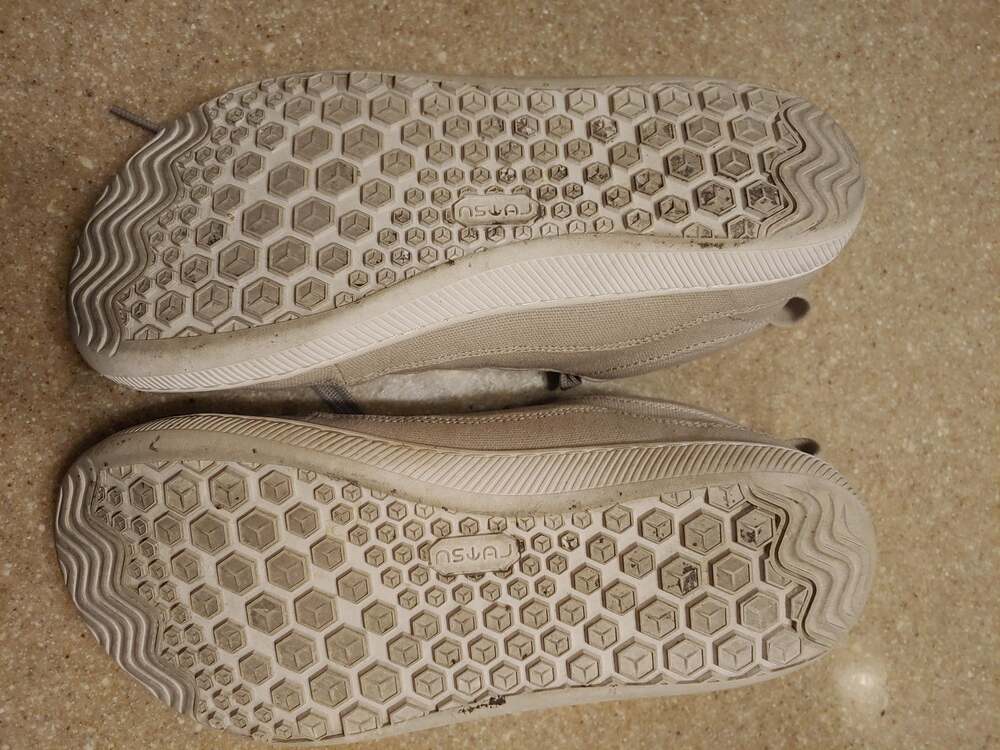 Rutsu Barefoot Sneakers, Size 9